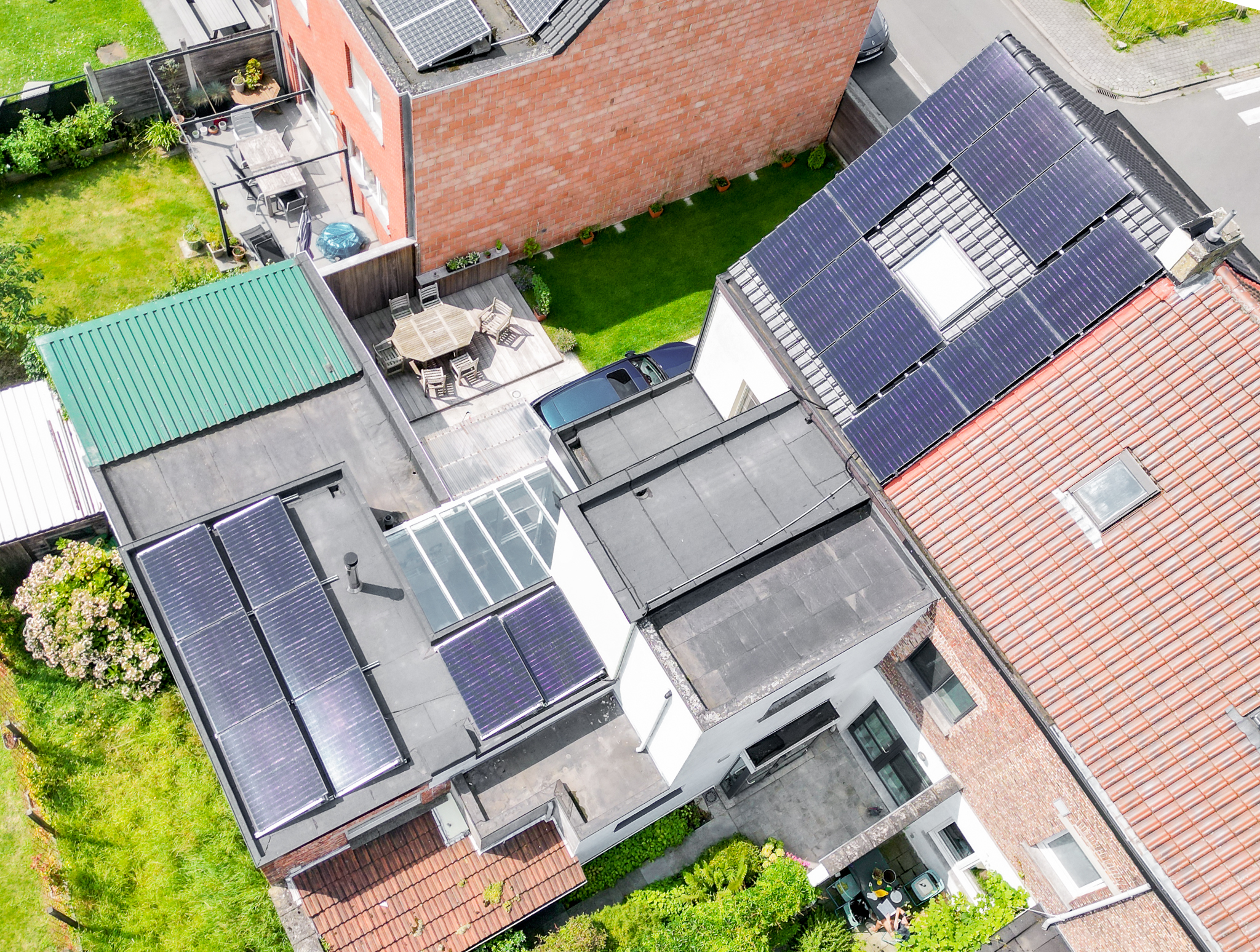 Buitenschilrenovatie met duurzame energie in Mechelen.